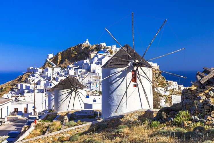 Windmills of Greece. Serifos island, Cyclades © Shutterstock